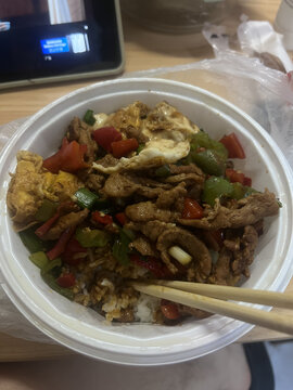 青椒炒肉盖饭快餐实拍