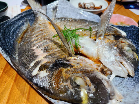日式料理之烤大眼鲷鱼