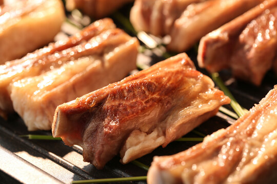 诱人烤排骨特写