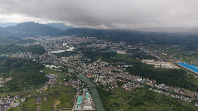 航拍乳源县城雨后风景