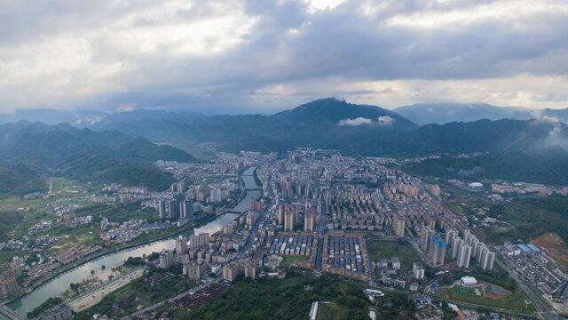 航拍乳源县城雨后风景