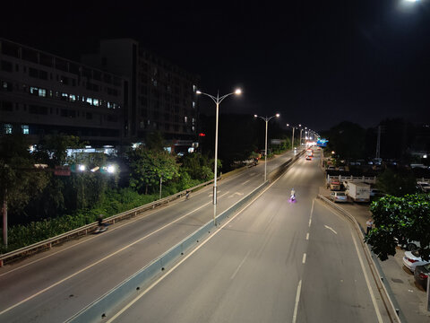 城市夜间公路