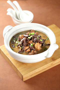 小鸡炖蘑菇