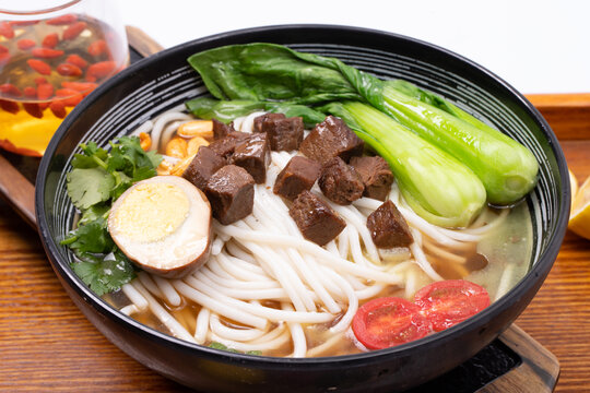 美味牛肉米线诱人呈现