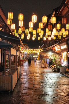 重庆磁器口古街夜景下的灯笼璀璨