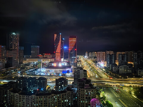 璀璨夜色下的都市繁华景象