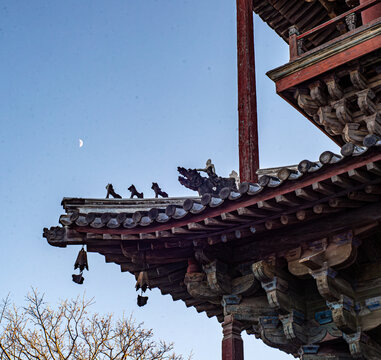 天津独乐寺古建飞檐与天际弯月