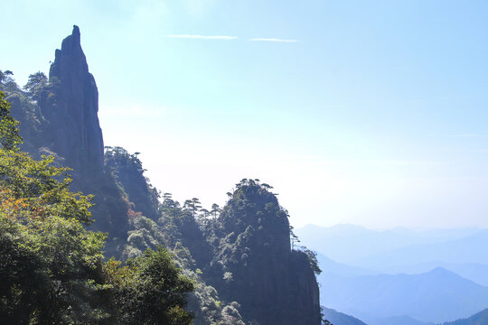 峻峭山峦
