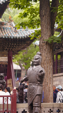 景区中的古代人物雕塑