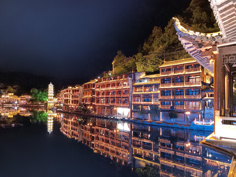 湘西凤凰古城夜景风光