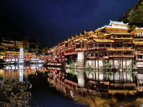 湘西凤凰古城夜景璀璨