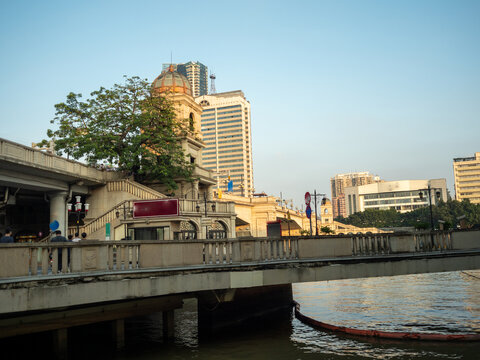 城市中的各种建筑欧式建筑工程建筑和天空