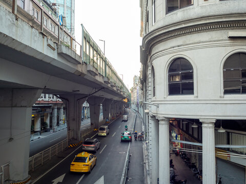 城市中的各种建筑欧式建筑工程建筑和天空