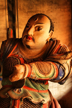 精美彩色古代武将塑像