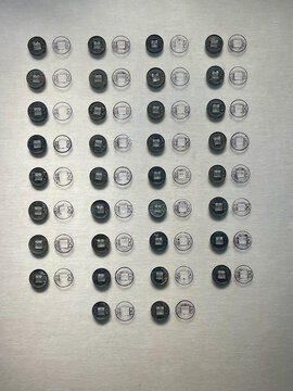 排列整齐的多种电子元件