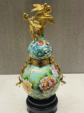 精美珐琅彩葫芦形工艺品