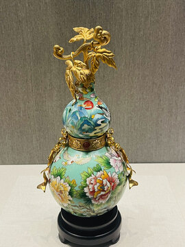 精美彩绘葫芦形陶瓷花瓶