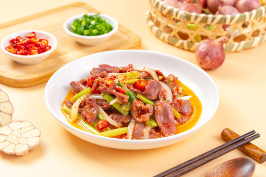 香辣可口的爆炒牛肉片
