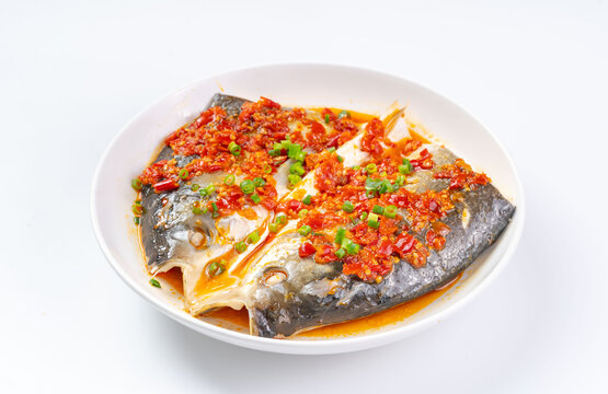 剁椒鱼头色泽诱人美食