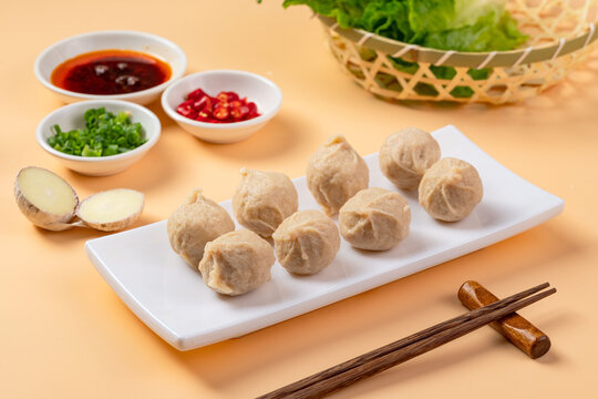 美味手打牛肉丸及配料