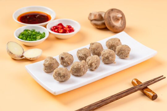 美味手打牛肉丸及配料