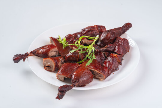 美味酱卤鸭肉摆盘