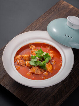 美味番茄炖肉块佳肴