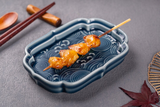 日式烤鸡肉串精美摆盘