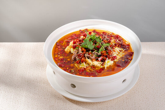 美味香辣水煮牛肉佳肴