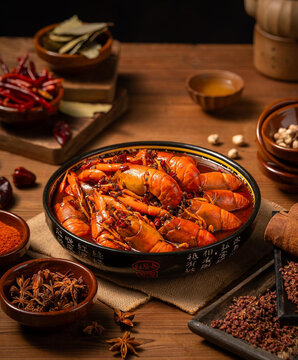 美味麻辣小龙虾与香料组合