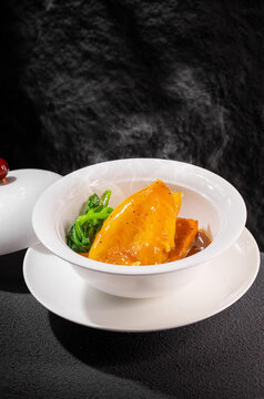 热气腾腾的美味佳肴
