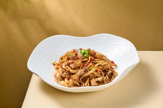 美味蘑菇炒五花肉菜肴