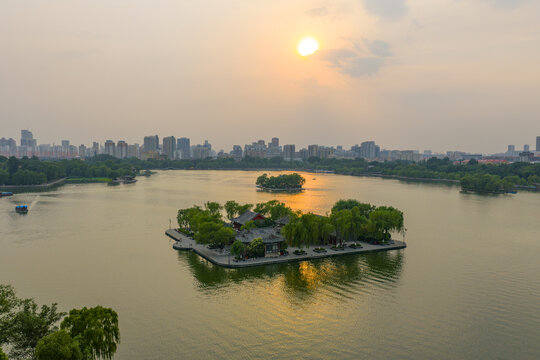 航拍济南大明湖公园