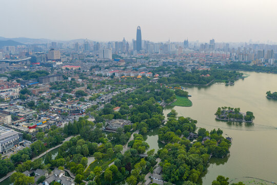航拍济南大明湖公园