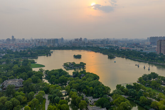 航拍济南大明湖公园