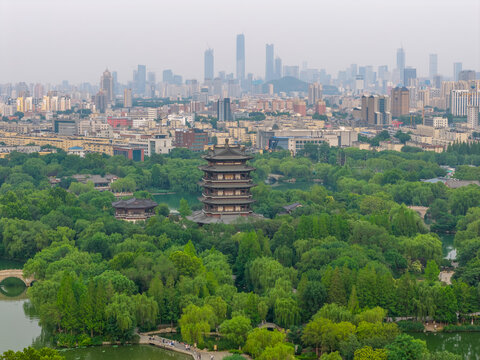 航拍济南大明湖公园