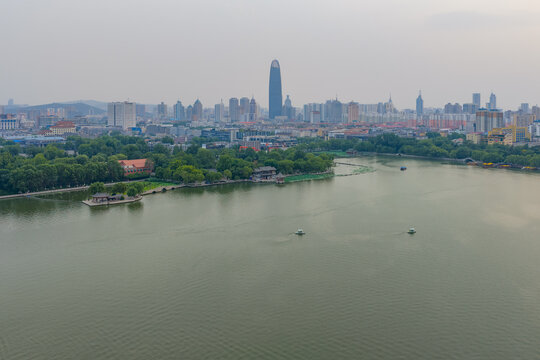 航拍济南大明湖公园