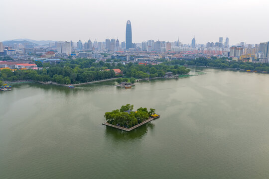 航拍济南大明湖公园