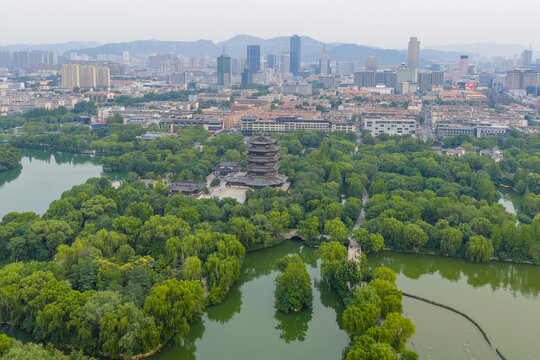 航拍济南大明湖公园