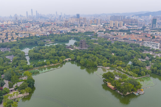 航拍济南大明湖公园