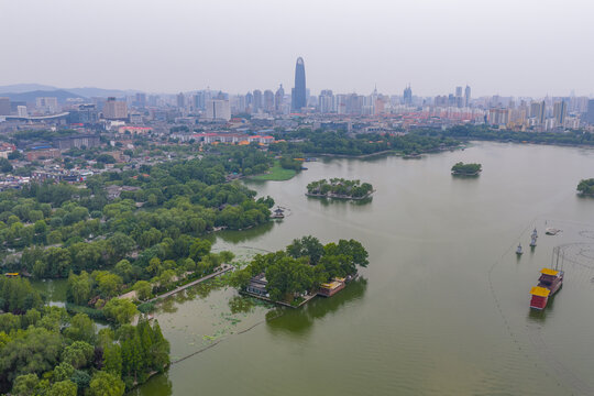 航拍济南大明湖公园