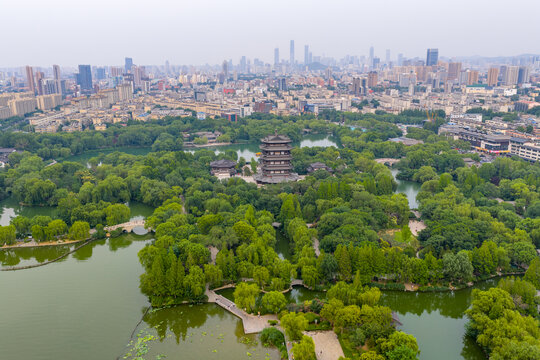 航拍济南大明湖公园