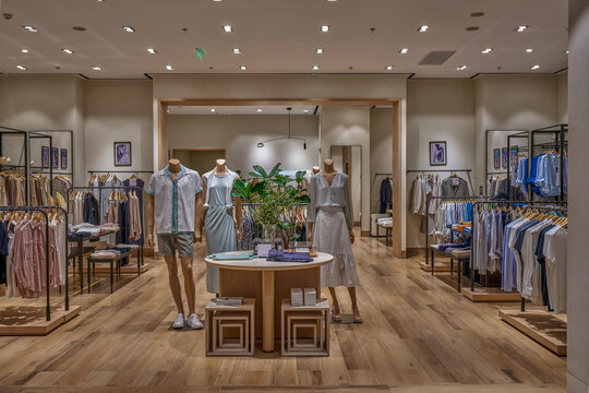 时尚服饰店的优雅陈列