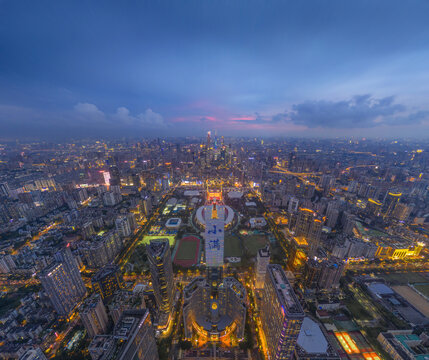 城市璀璨夜景高空俯瞰图
