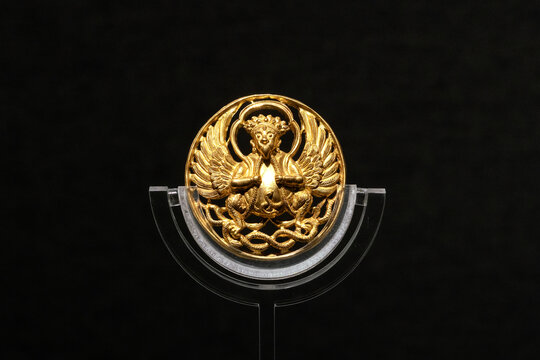 金大鹏金翅鸟像