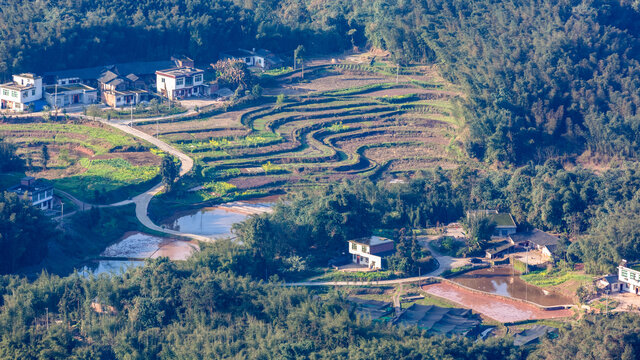 山间梯田村落田园风光