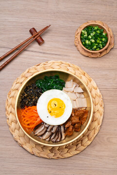 韩式拌饭俯拍