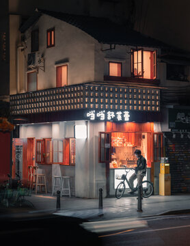 夜晚街头骑自行车的人
