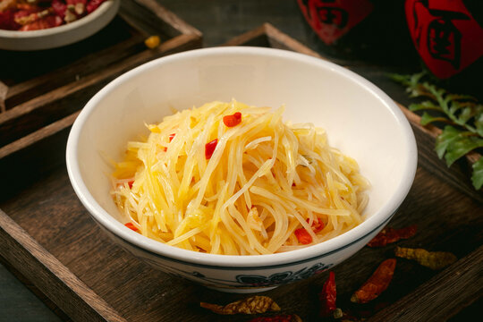 美味酸辣土豆丝中式佳肴