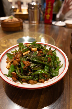 美味青椒炒肉上桌啦